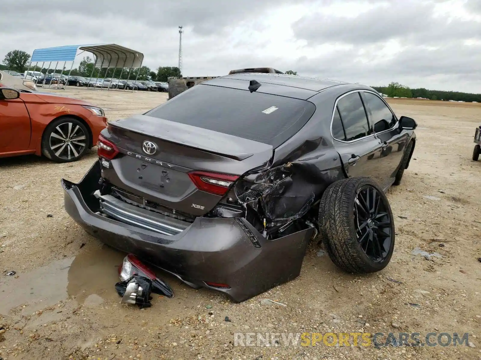 4 Photograph of a damaged car 4T1K61AK7MU550917 TOYOTA CAMRY 2021