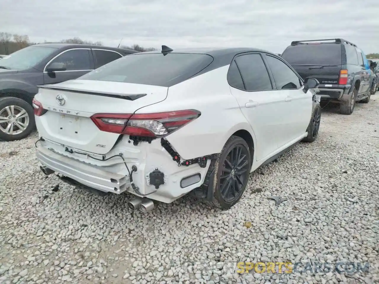 4 Photograph of a damaged car 4T1K61AK8MU425053 TOYOTA CAMRY 2021