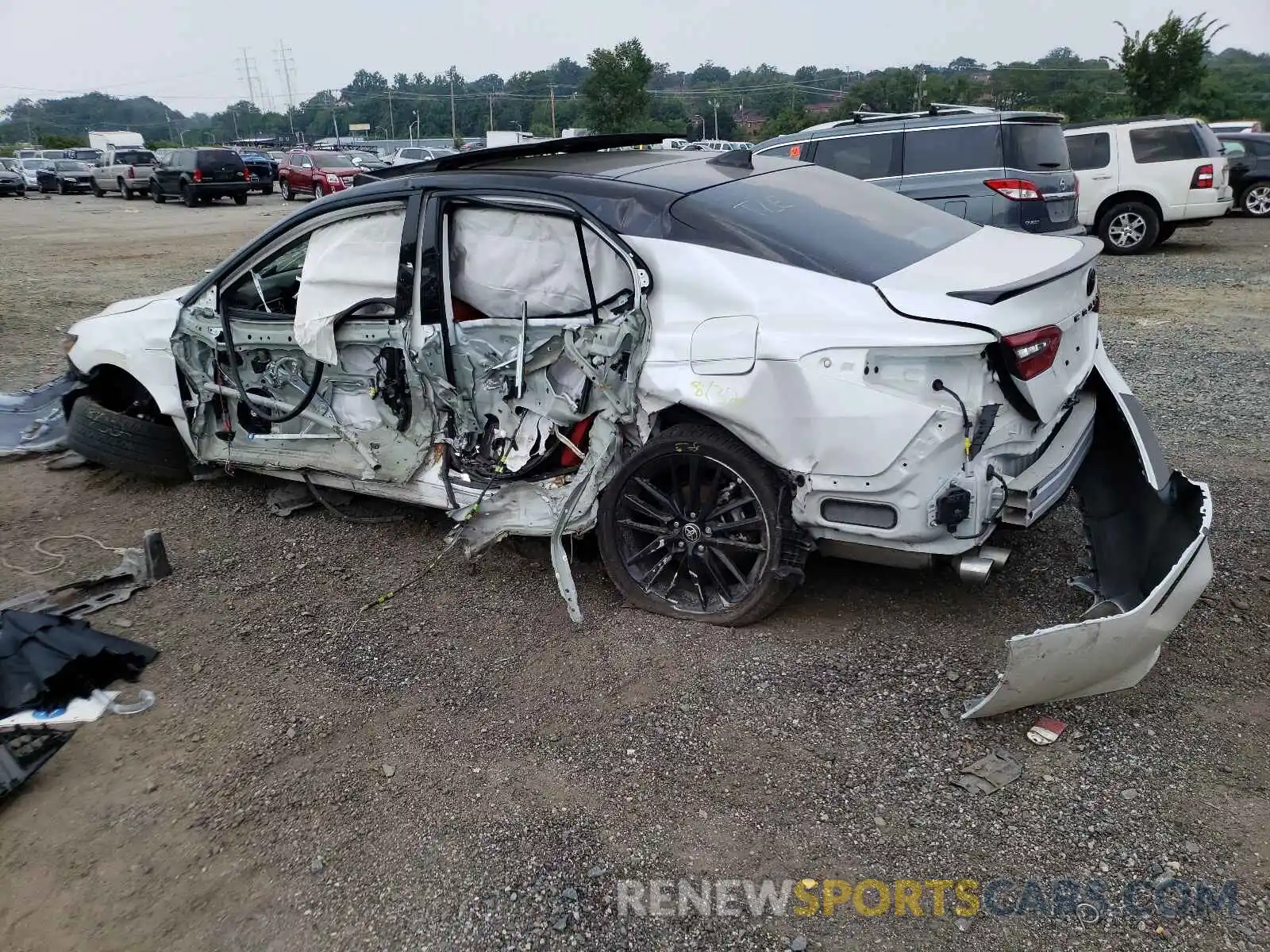 3 Photograph of a damaged car 4T1K61AK8MU442404 TOYOTA CAMRY 2021