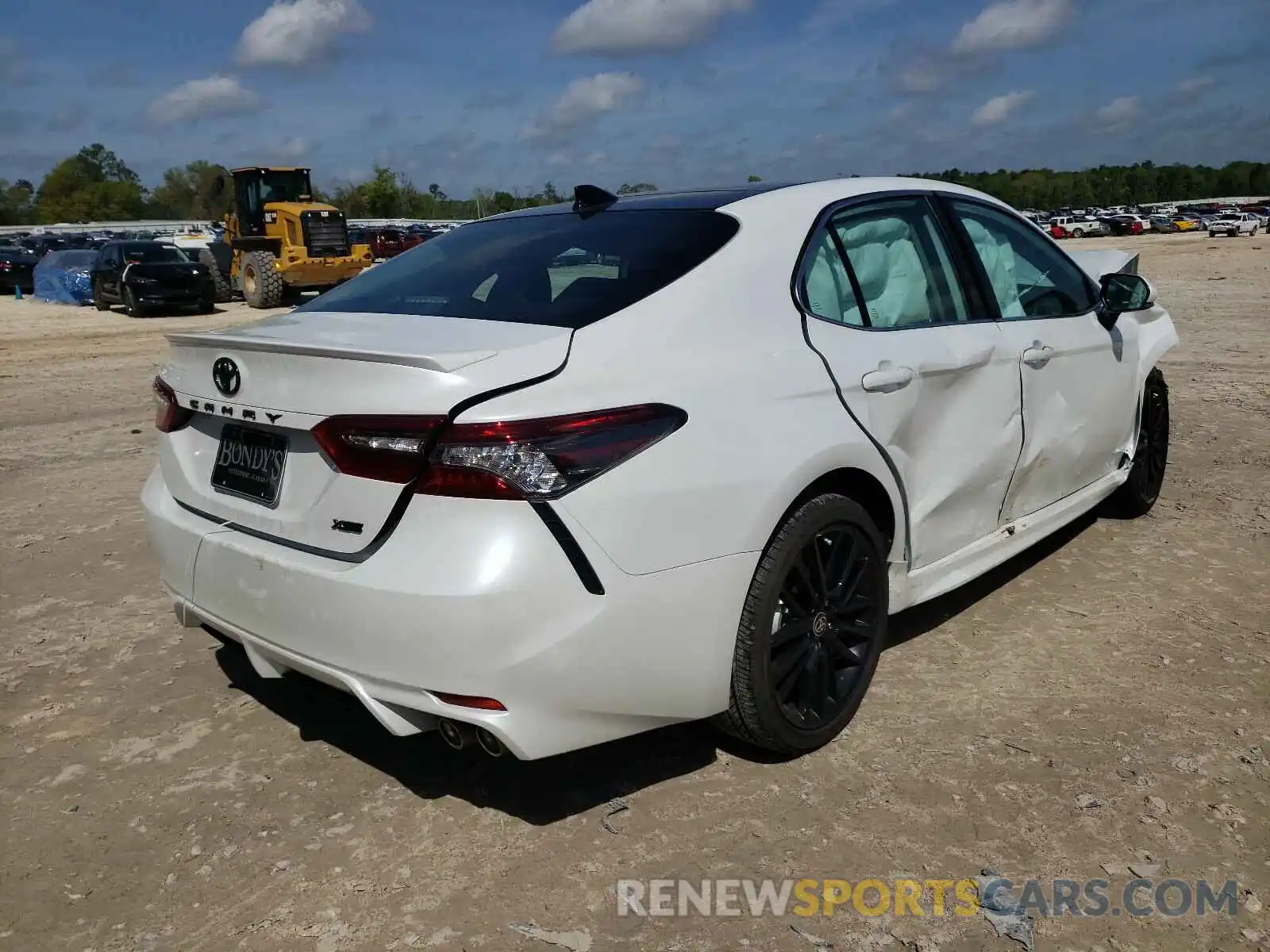 4 Photograph of a damaged car 4T1K61AK8MU549095 TOYOTA CAMRY 2021