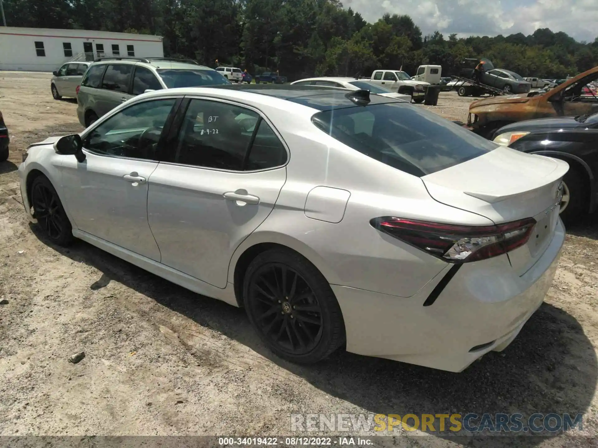 3 Photograph of a damaged car 4T1K61AK8MU577575 TOYOTA CAMRY 2021