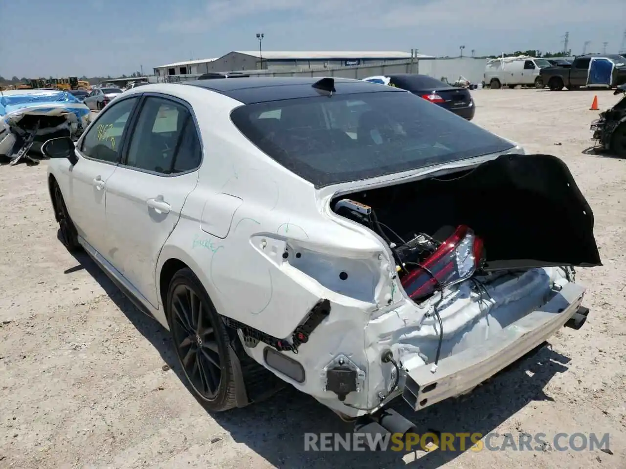 3 Photograph of a damaged car 4T1K61AK8MU603849 TOYOTA CAMRY 2021