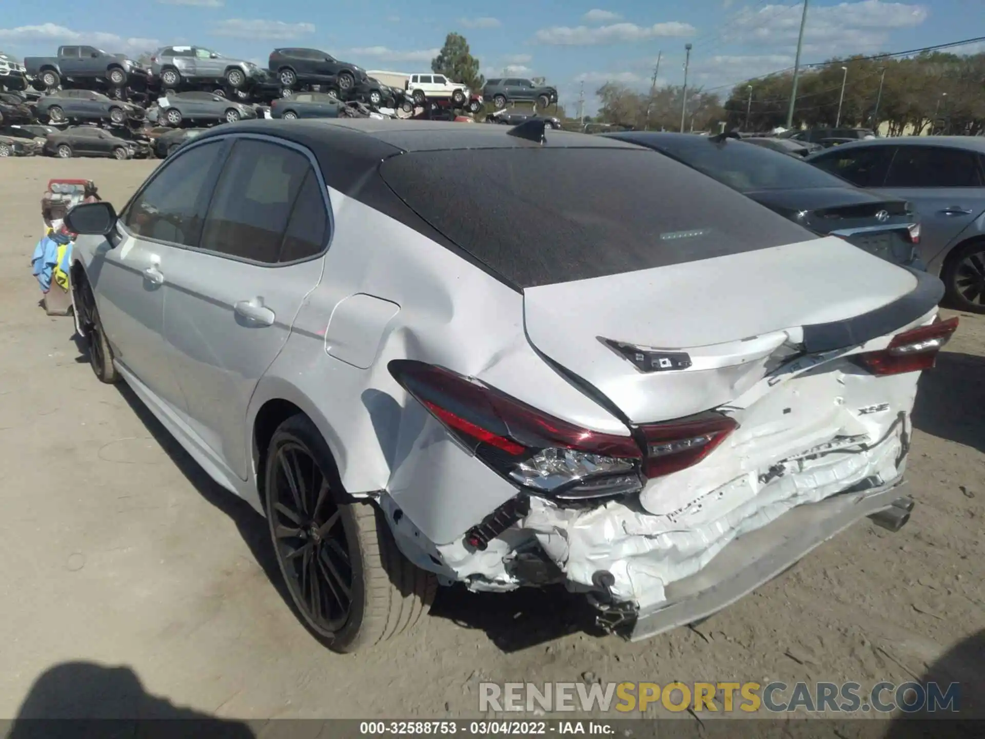 3 Photograph of a damaged car 4T1K61AK9MU423926 TOYOTA CAMRY 2021