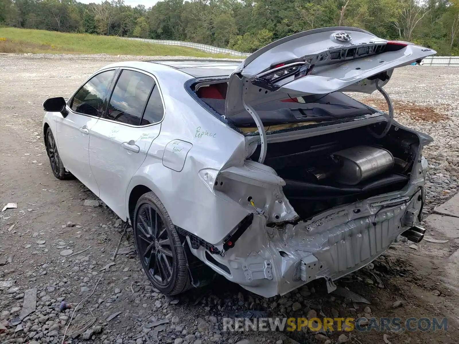 3 Photograph of a damaged car 4T1K61AK9MU570702 TOYOTA CAMRY 2021