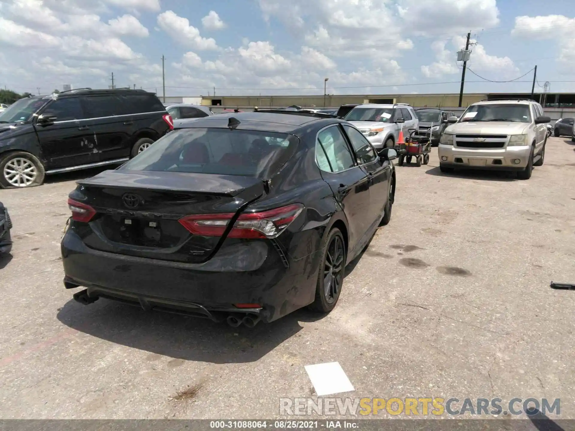 4 Photograph of a damaged car 4T1K61AK9MU604766 TOYOTA CAMRY 2021