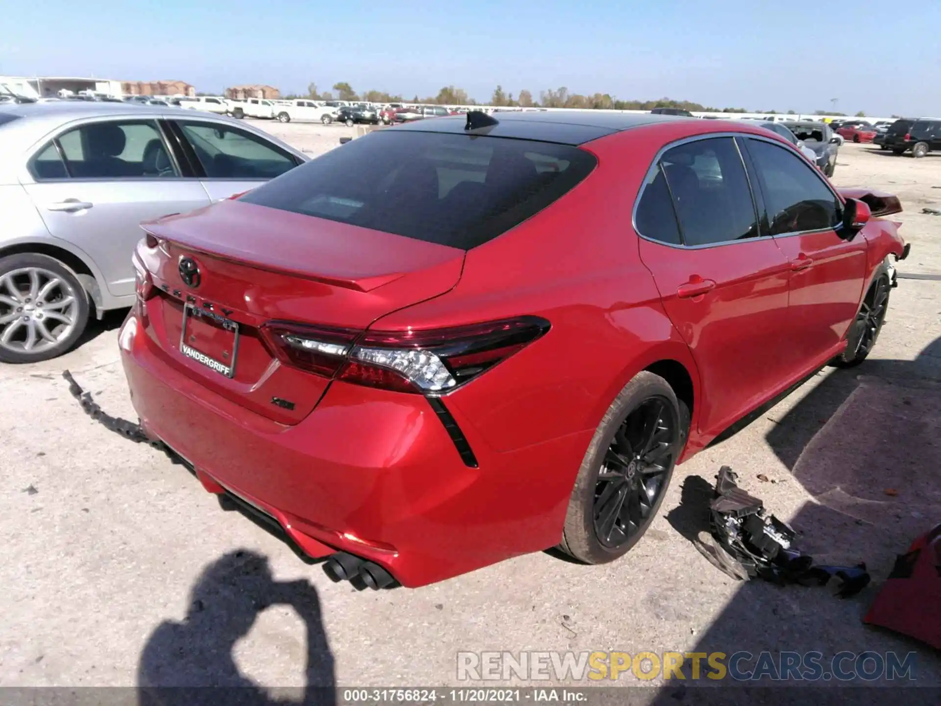 4 Photograph of a damaged car 4T1K61AKXMU412160 TOYOTA CAMRY 2021