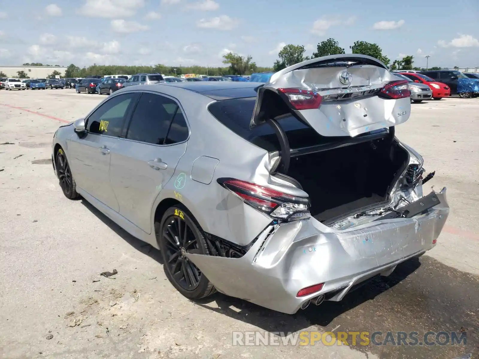 3 Photograph of a damaged car 4T1K61AKXMU417178 TOYOTA CAMRY 2021