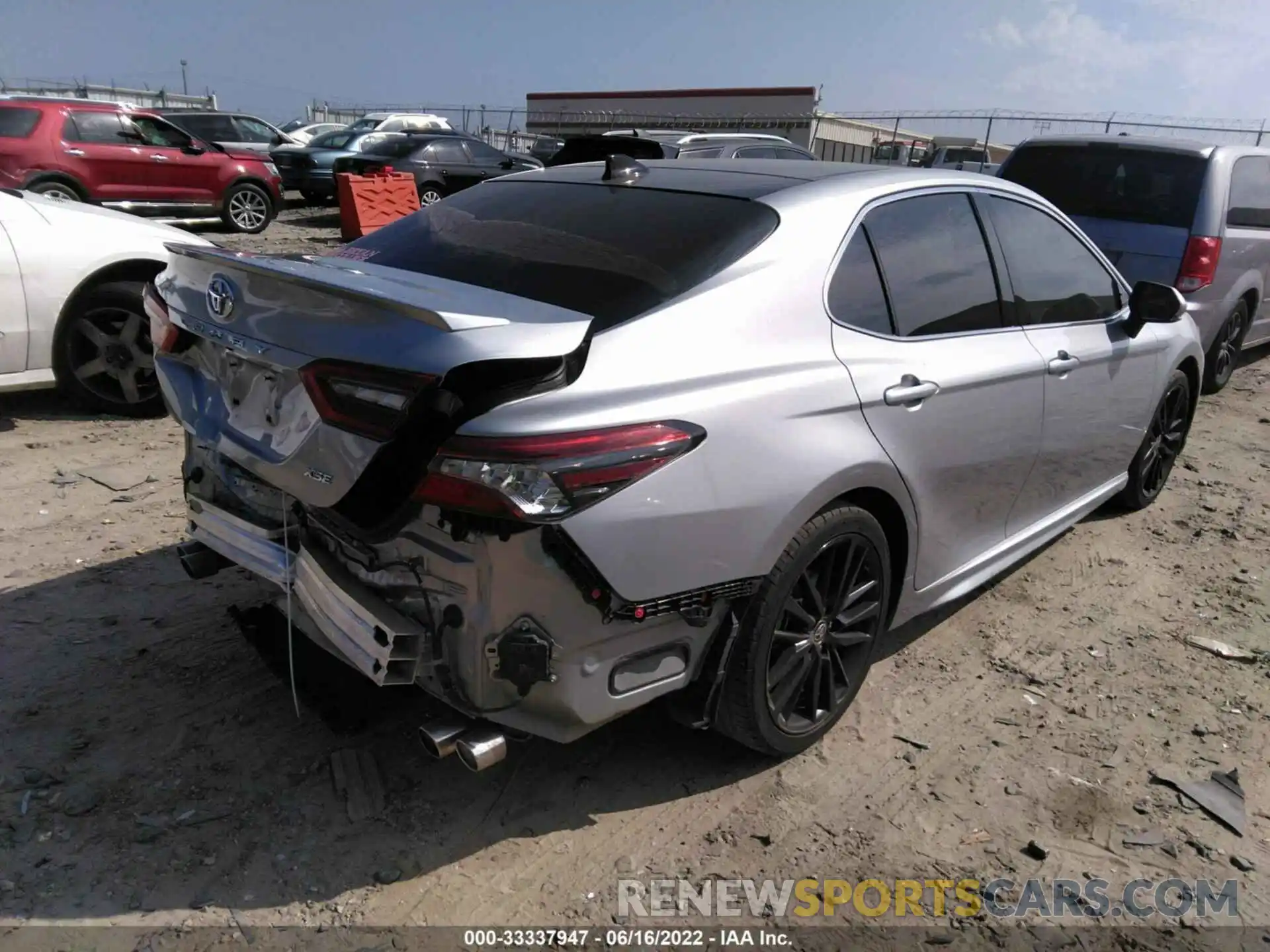 4 Photograph of a damaged car 4T1K61AKXMU418315 TOYOTA CAMRY 2021