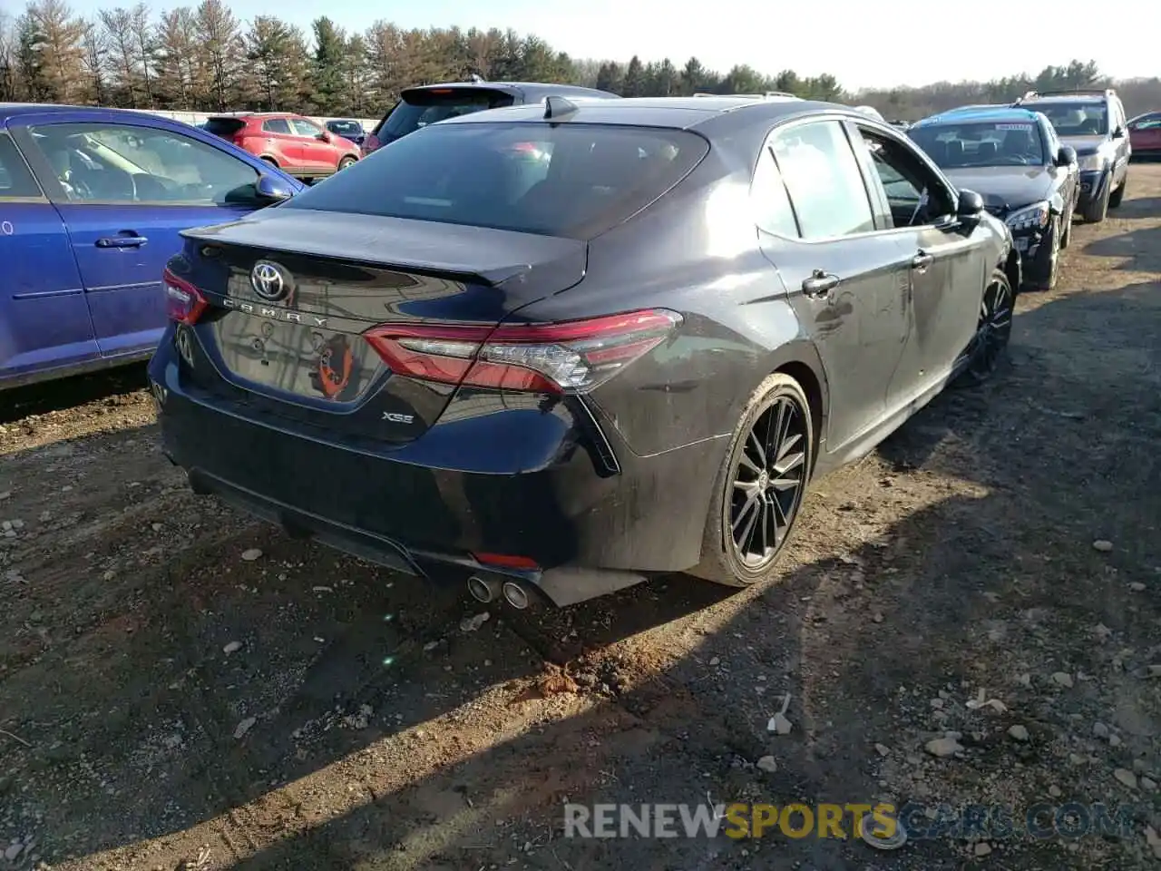 4 Photograph of a damaged car 4T1K61AKXMU420405 TOYOTA CAMRY 2021