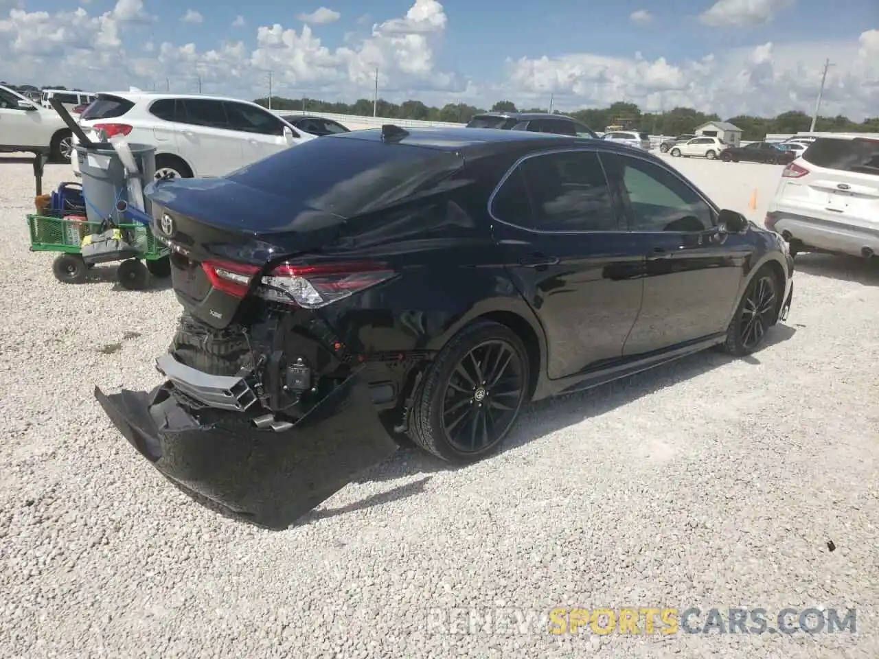 4 Photograph of a damaged car 4T1K61AKXMU425989 TOYOTA CAMRY 2021