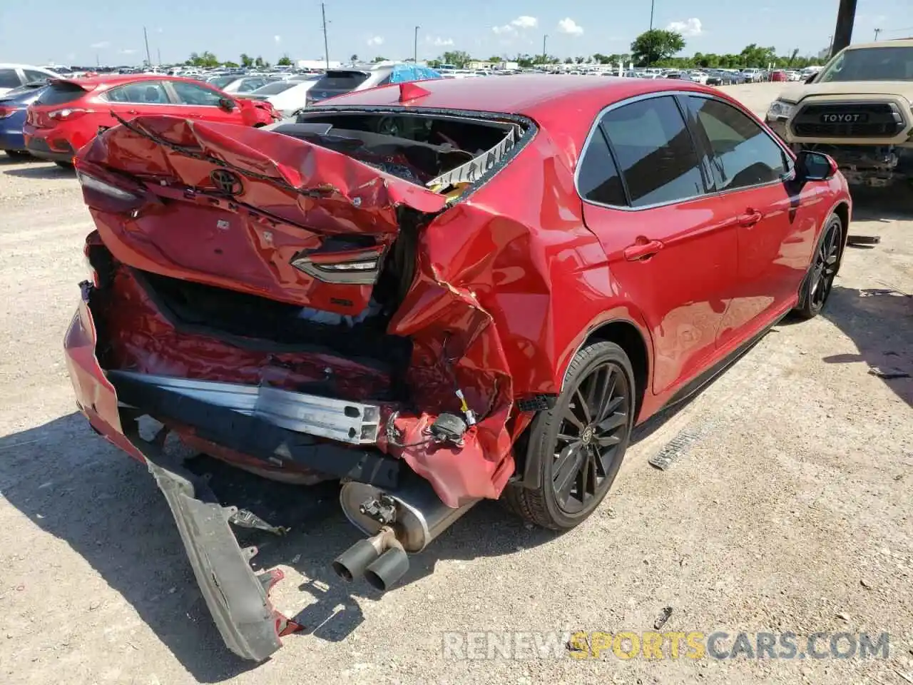 4 Photograph of a damaged car 4T1K61AKXMU464288 TOYOTA CAMRY 2021