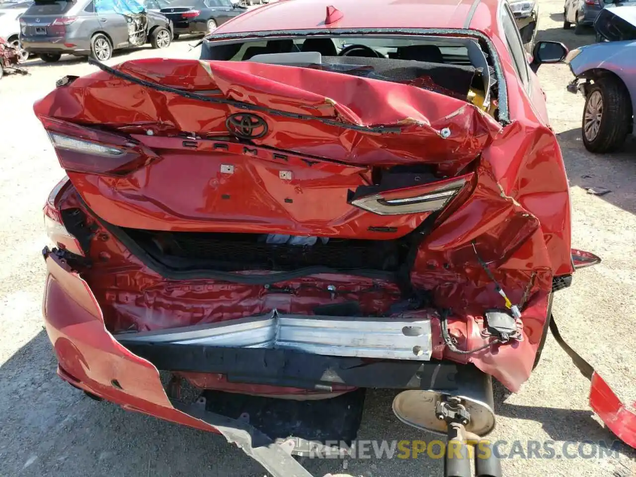 9 Photograph of a damaged car 4T1K61AKXMU464288 TOYOTA CAMRY 2021