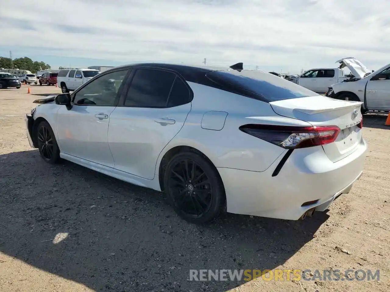 2 Photograph of a damaged car 4T1K61AKXMU527633 TOYOTA CAMRY 2021