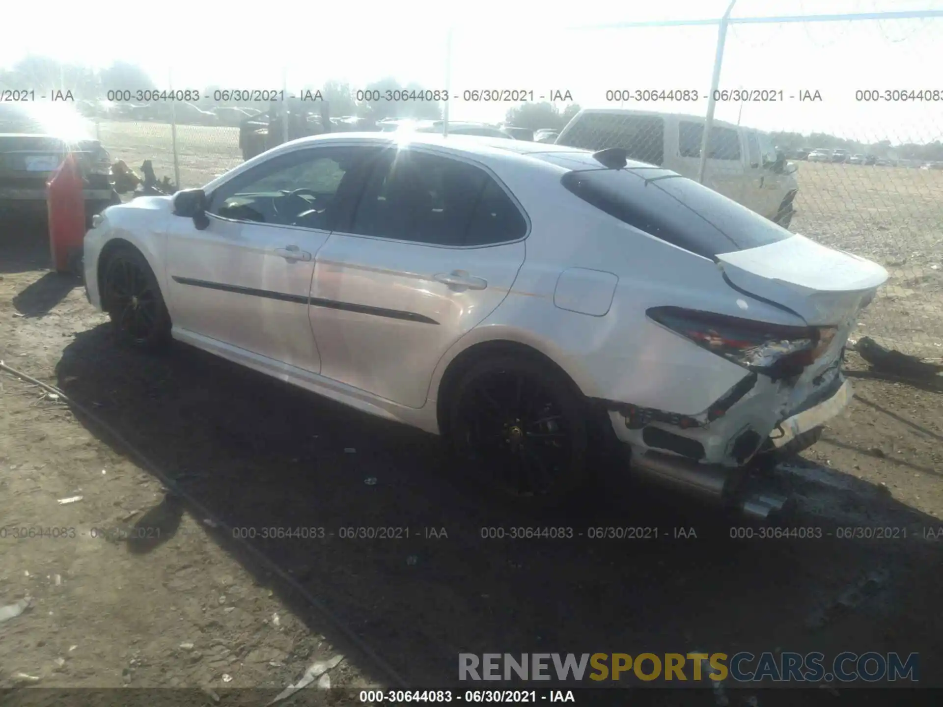 3 Photograph of a damaged car 4T1K61AKXMU531942 TOYOTA CAMRY 2021