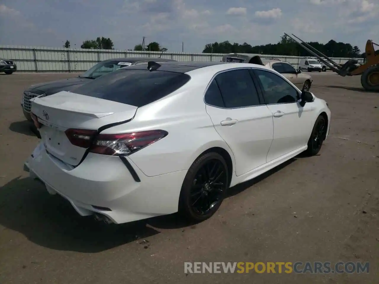 4 Photograph of a damaged car 4T1K61AKXMU545890 TOYOTA CAMRY 2021