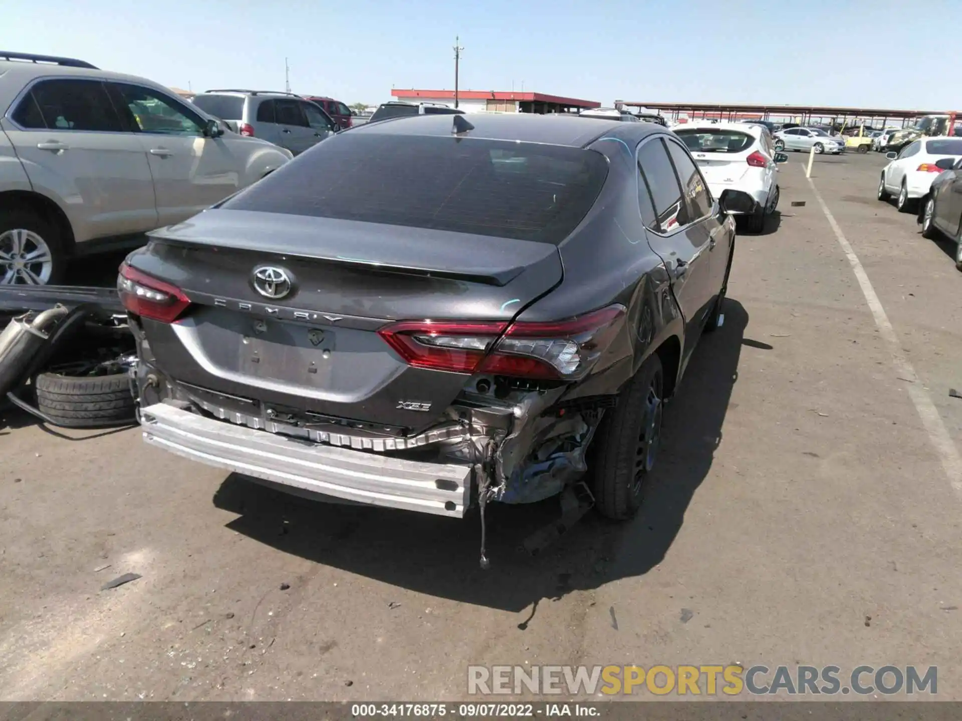 4 Photograph of a damaged car 4T1K61AKXMU551186 TOYOTA CAMRY 2021