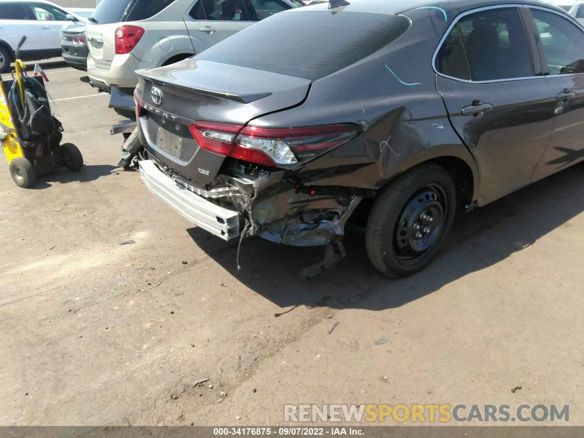 6 Photograph of a damaged car 4T1K61AKXMU551186 TOYOTA CAMRY 2021