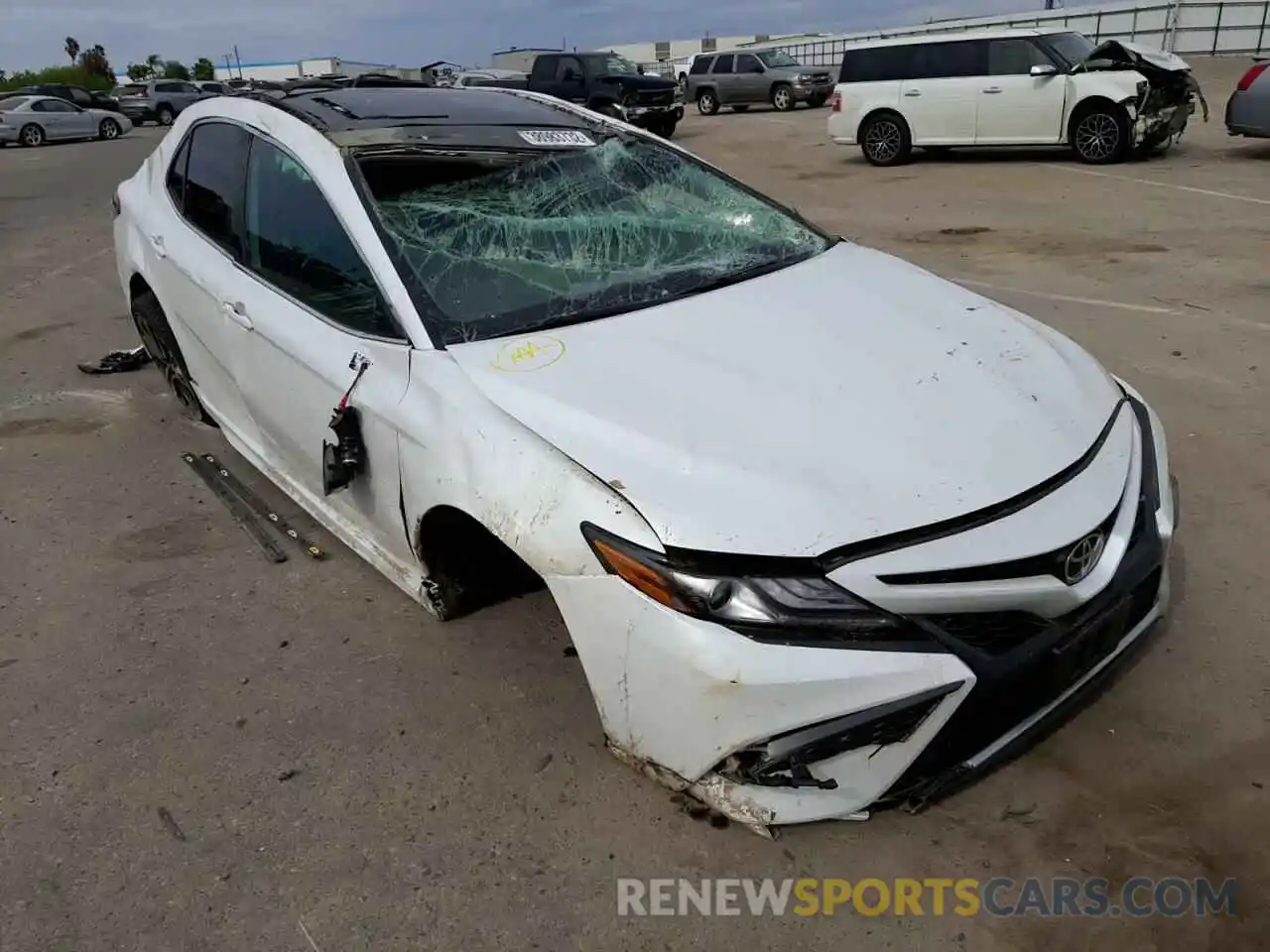 1 Photograph of a damaged car 4T1K61AKXMU557585 TOYOTA CAMRY 2021