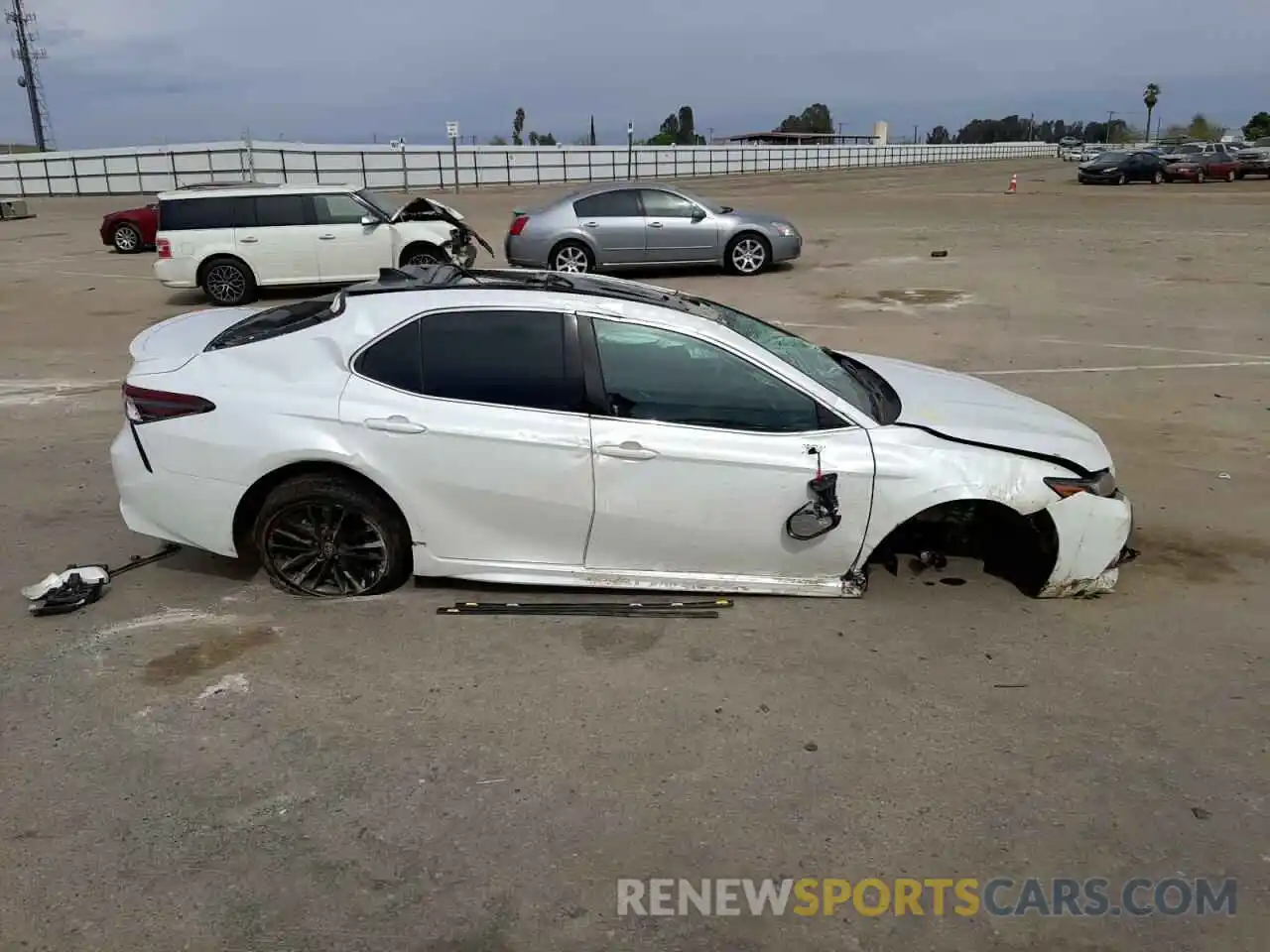 9 Photograph of a damaged car 4T1K61AKXMU557585 TOYOTA CAMRY 2021