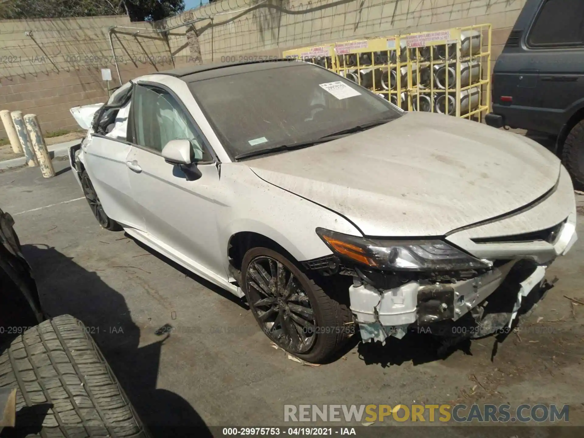 1 Photograph of a damaged car 4T1K61AKXMU560924 TOYOTA CAMRY 2021