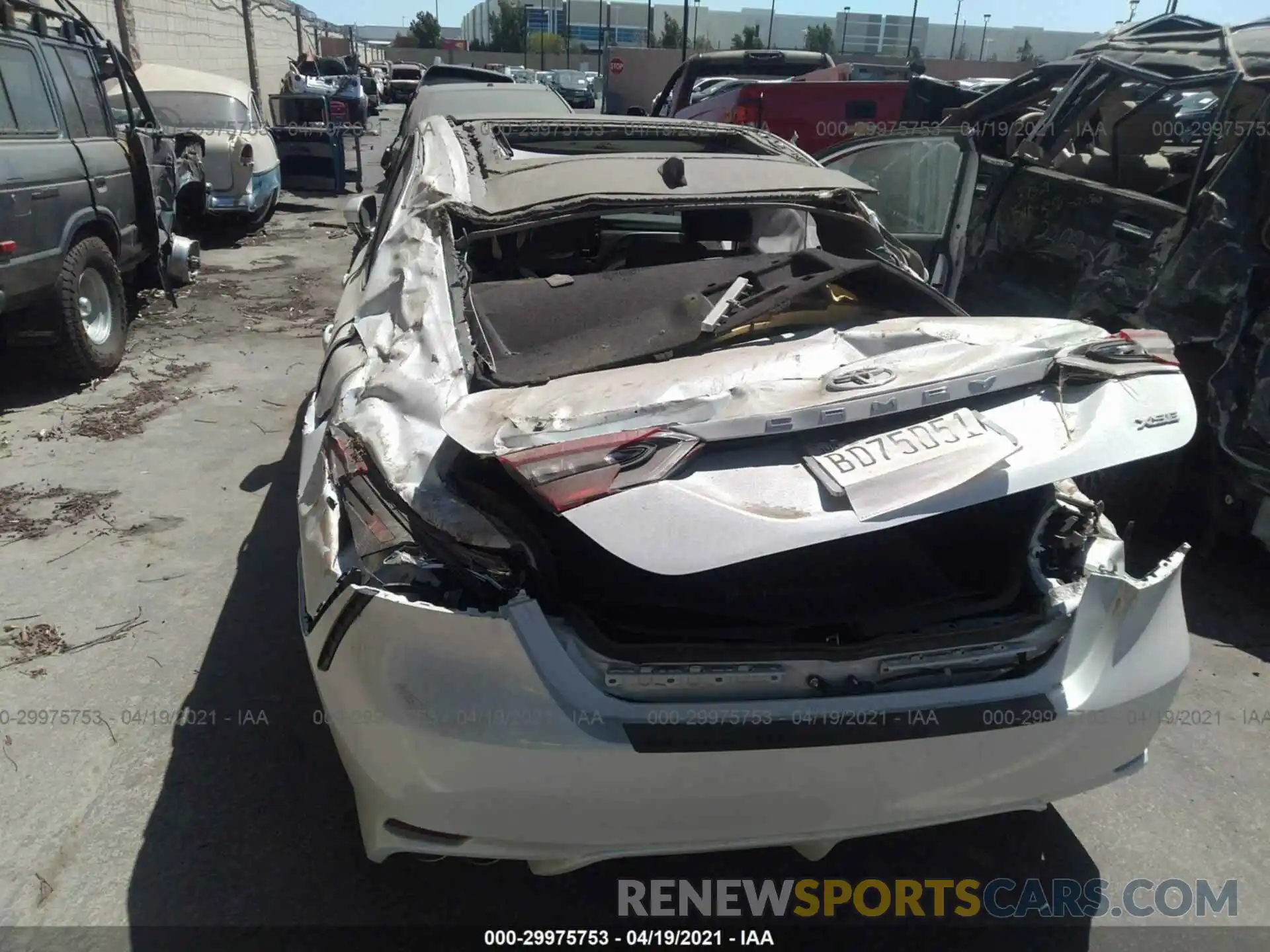 6 Photograph of a damaged car 4T1K61AKXMU560924 TOYOTA CAMRY 2021