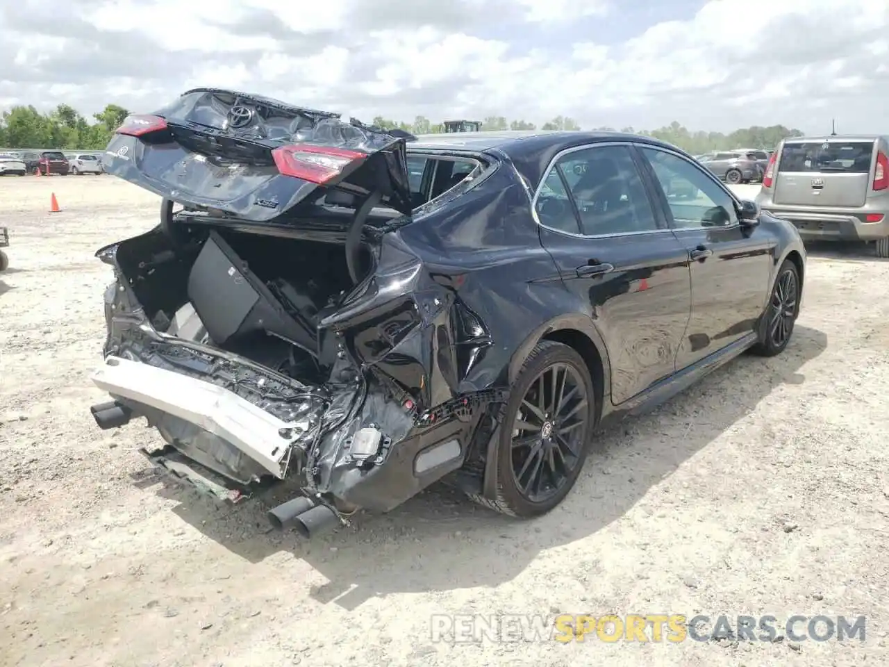 4 Photograph of a damaged car 4T1K61AKXMU592448 TOYOTA CAMRY 2021