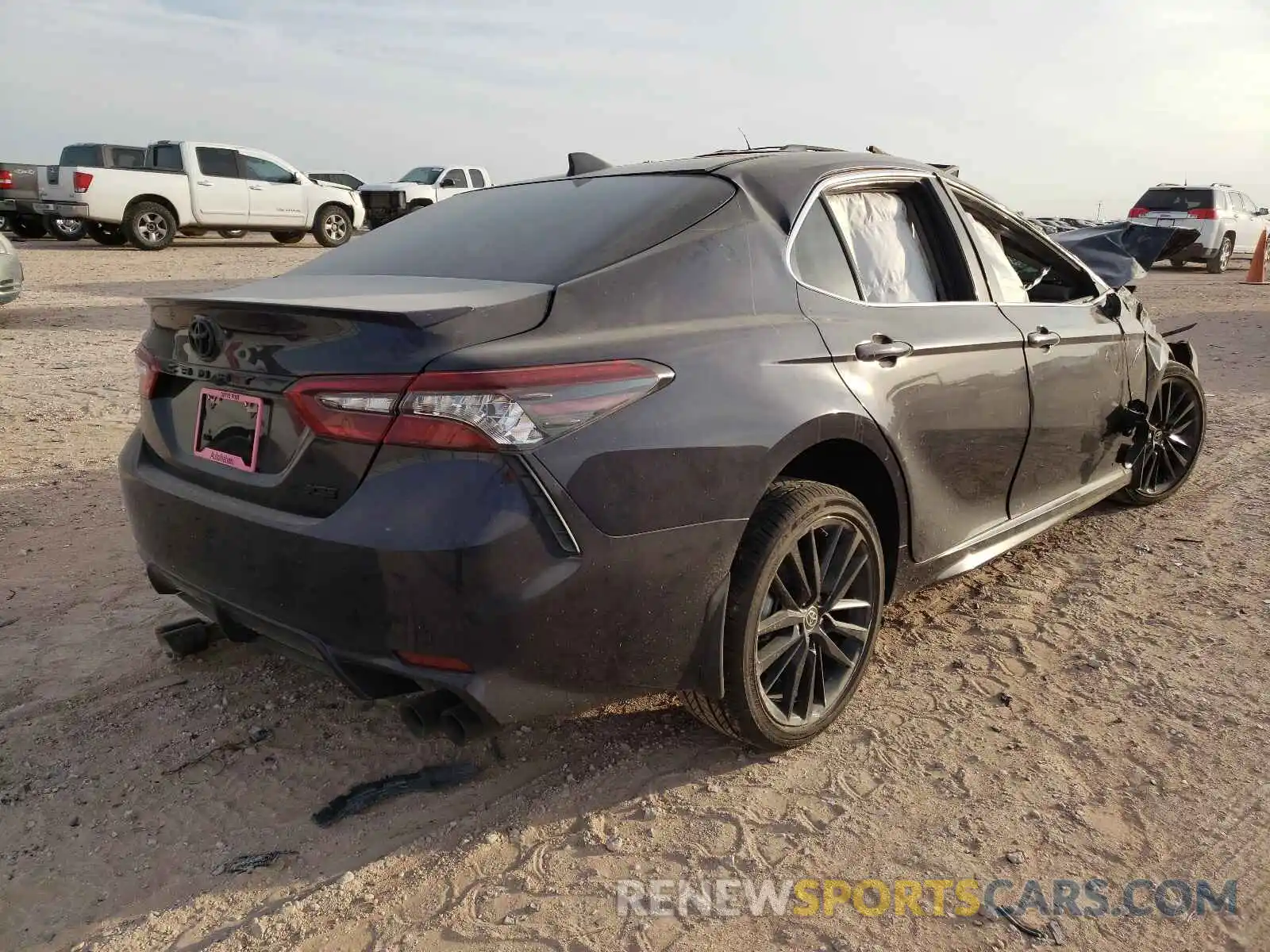 4 Photograph of a damaged car 4T1K61AKXMU616084 TOYOTA CAMRY 2021