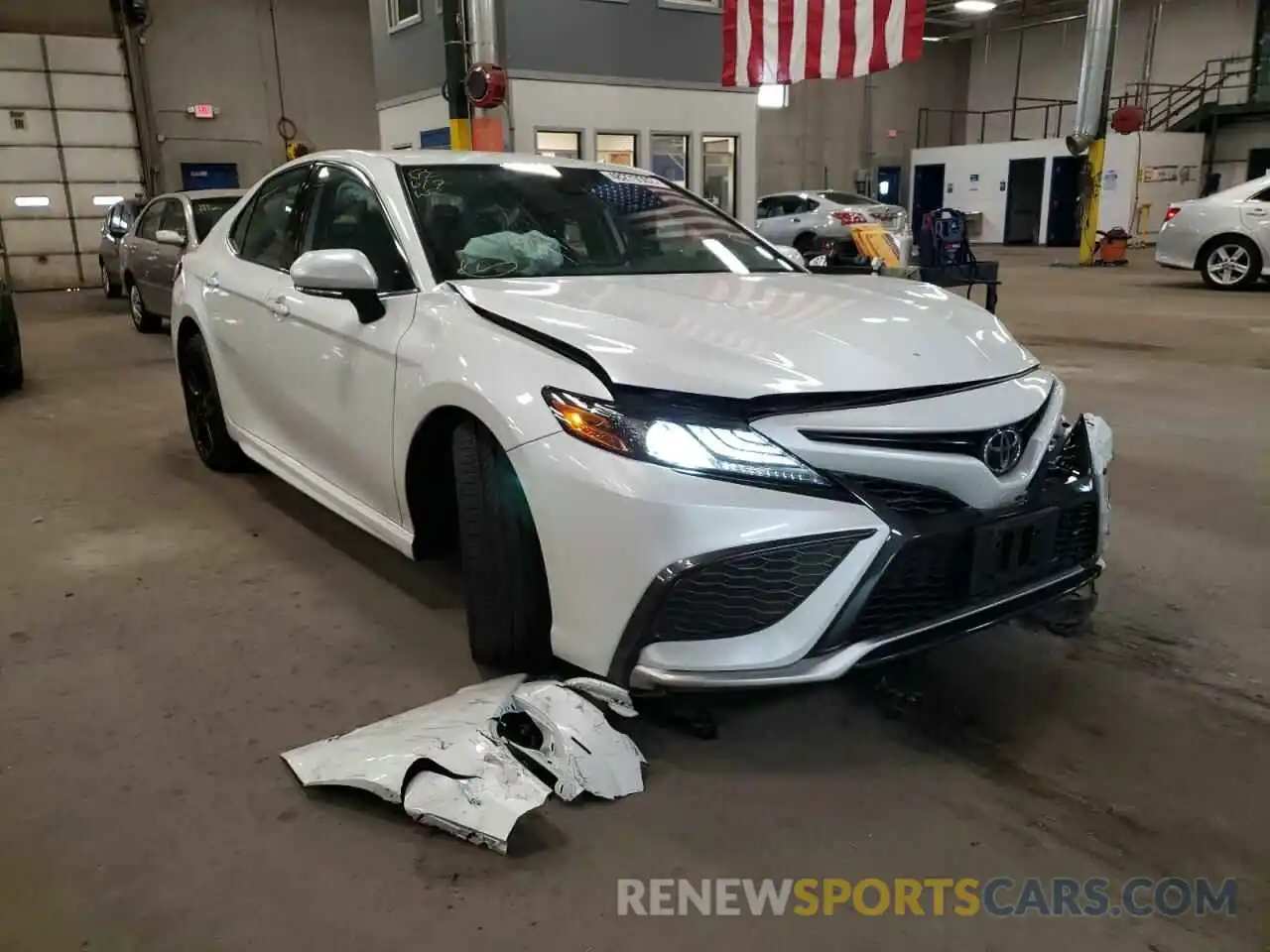 1 Photograph of a damaged car 4T1K61BKXMU026918 TOYOTA CAMRY 2021