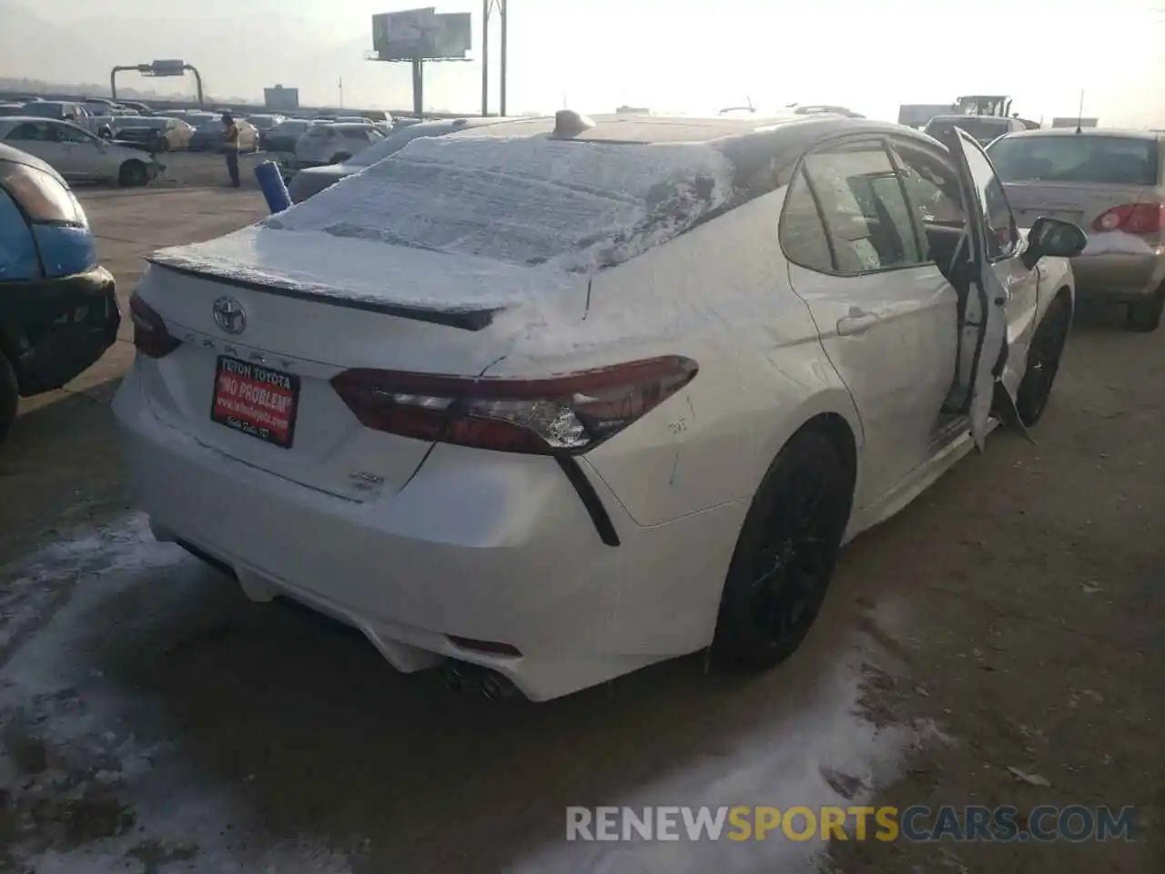 4 Photograph of a damaged car 4T1K61BKXMU045341 TOYOTA CAMRY 2021