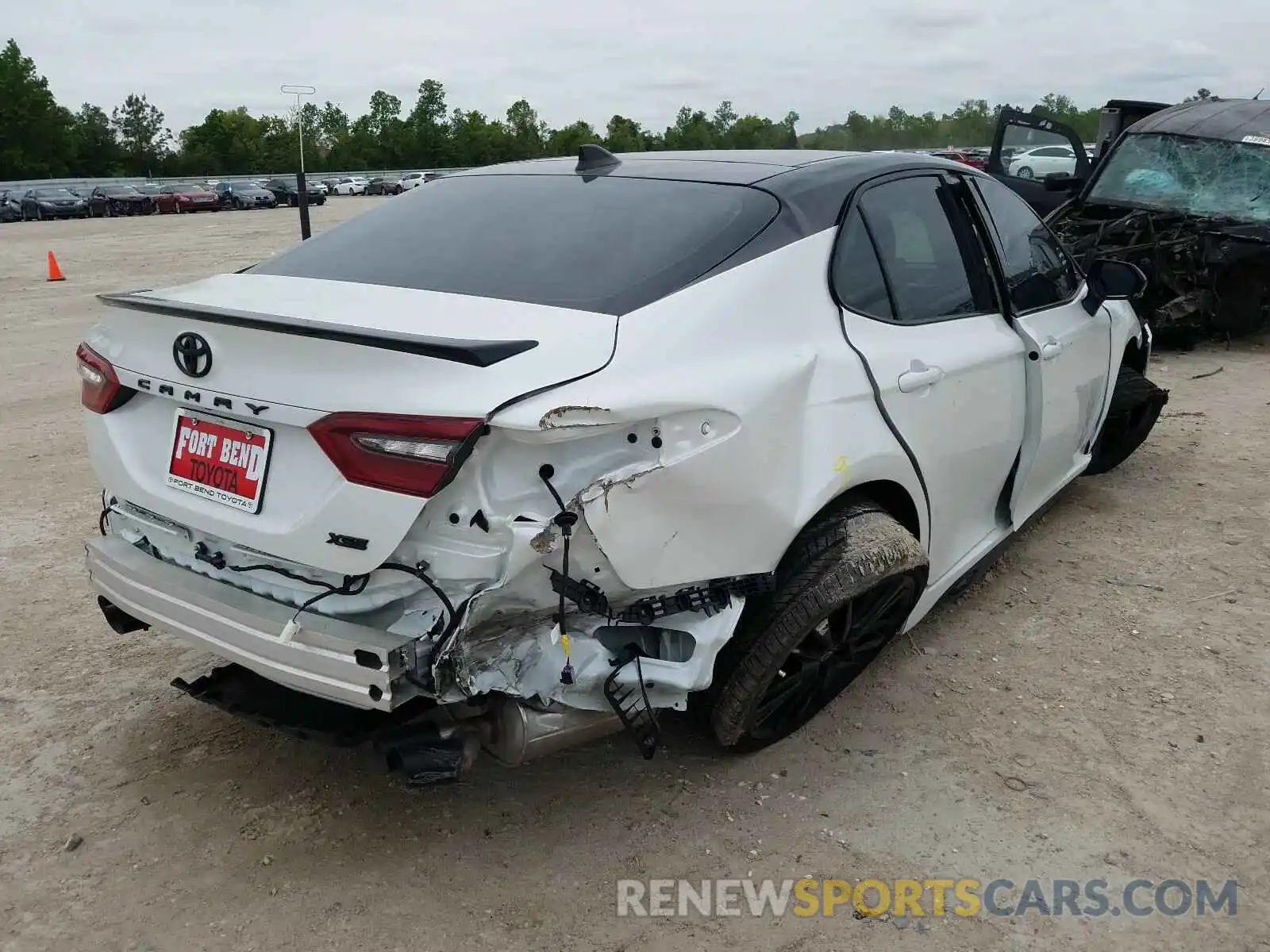 4 Photograph of a damaged car 4T1KZ1AK0MU052856 TOYOTA CAMRY 2021