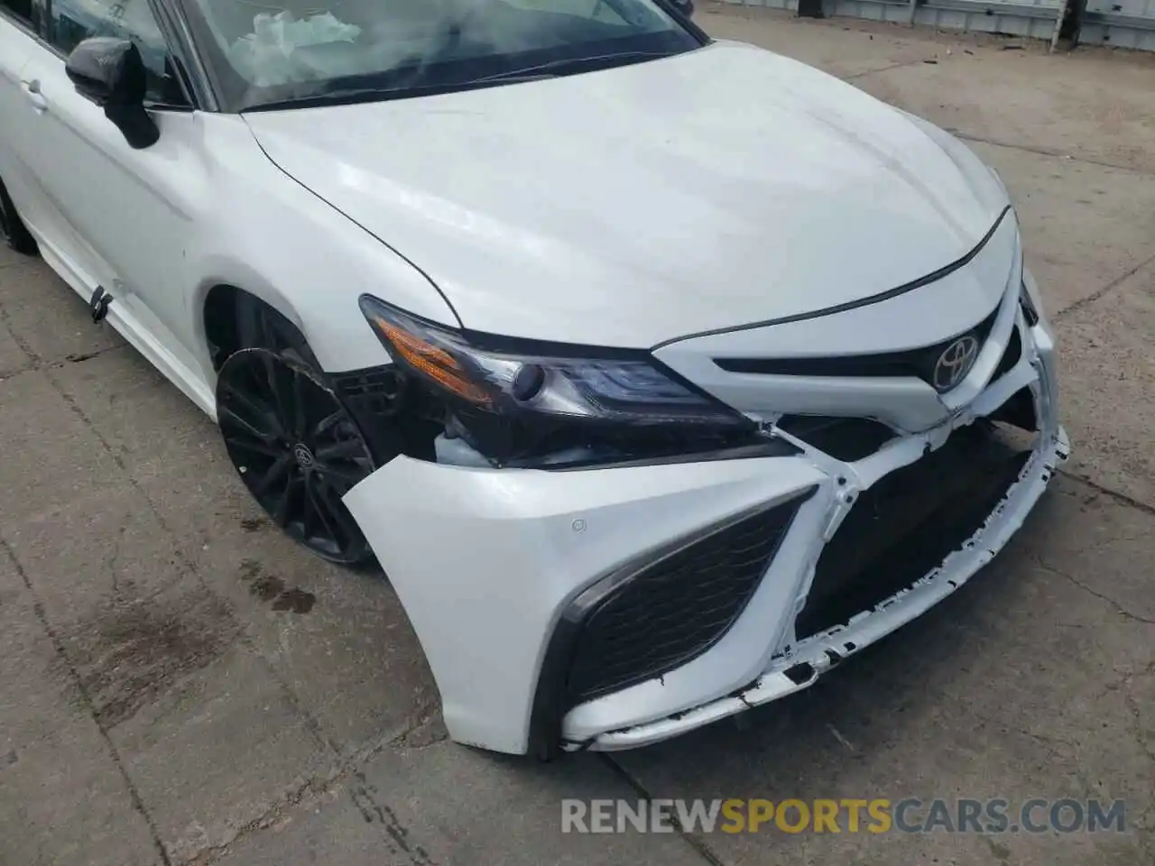 9 Photograph of a damaged car 4T1KZ1AK1MU060125 TOYOTA CAMRY 2021