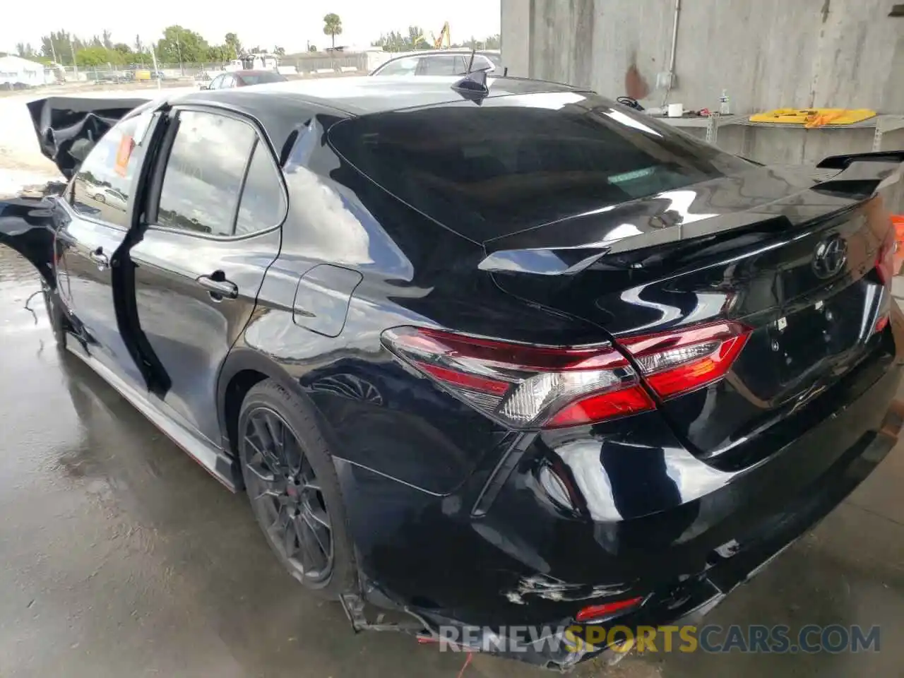 3 Photograph of a damaged car 4T1KZ1AK4MU052018 TOYOTA CAMRY 2021