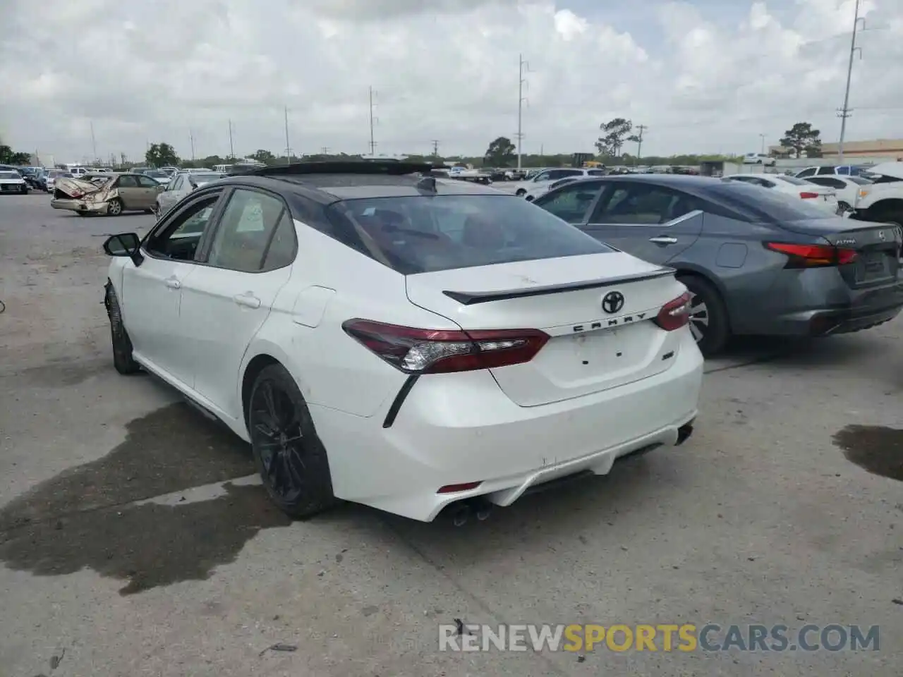 3 Photograph of a damaged car 4T1KZ1AKXMU054422 TOYOTA CAMRY 2021