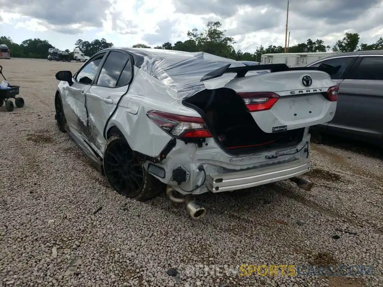 3 Photograph of a damaged car 4T1KZ1AKXMU055957 TOYOTA CAMRY 2021