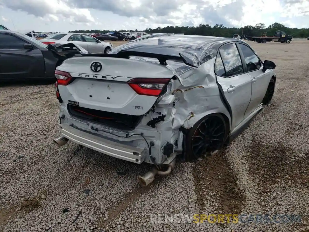 4 Photograph of a damaged car 4T1KZ1AKXMU055957 TOYOTA CAMRY 2021