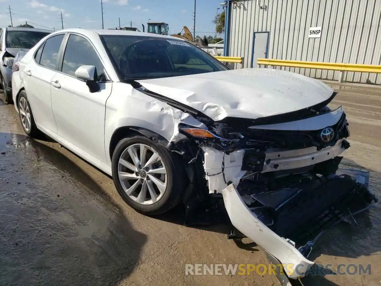 1 Photograph of a damaged car 4T1R11AK2MU403711 TOYOTA CAMRY 2021