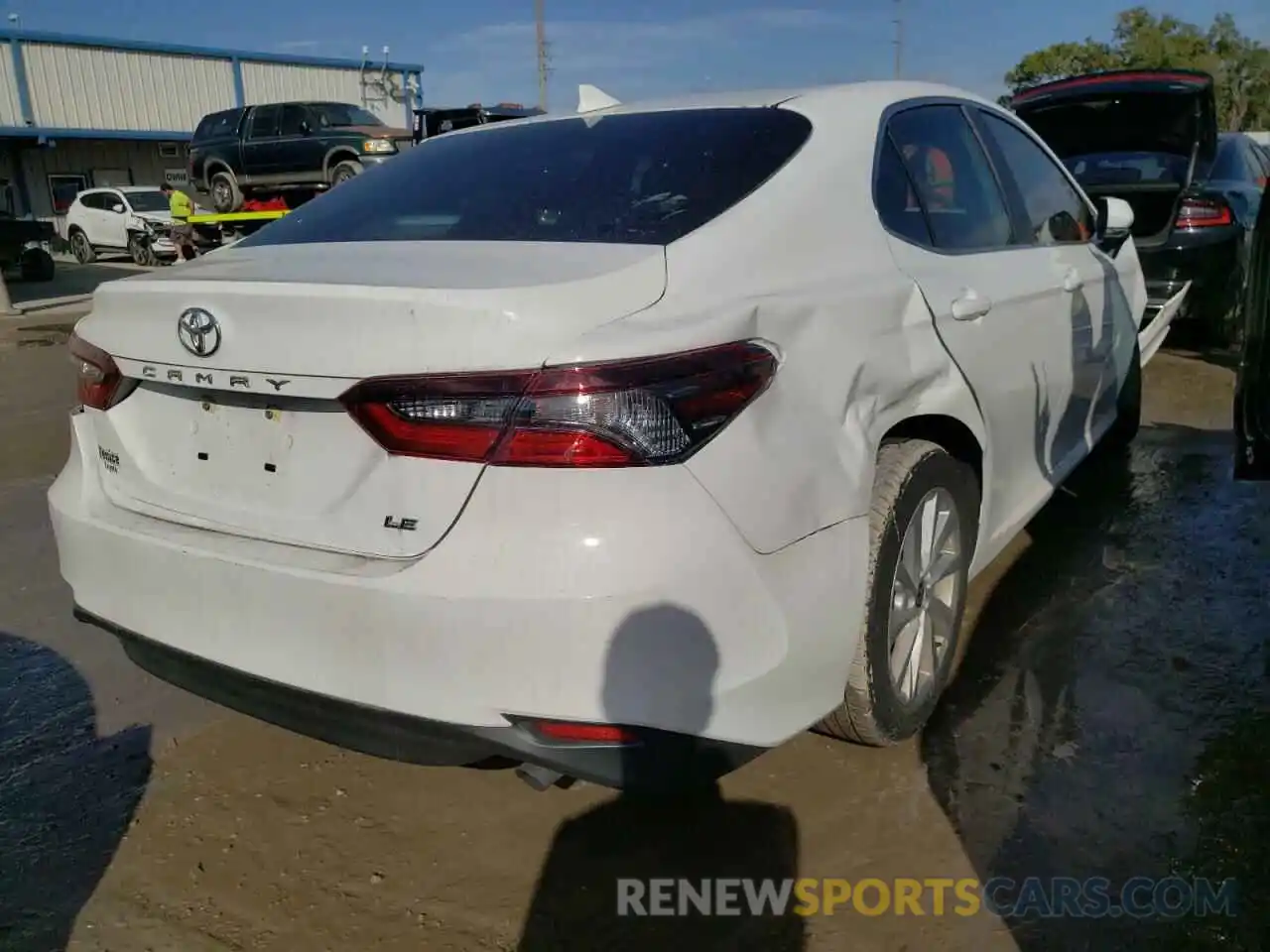 4 Photograph of a damaged car 4T1R11AK2MU403711 TOYOTA CAMRY 2021