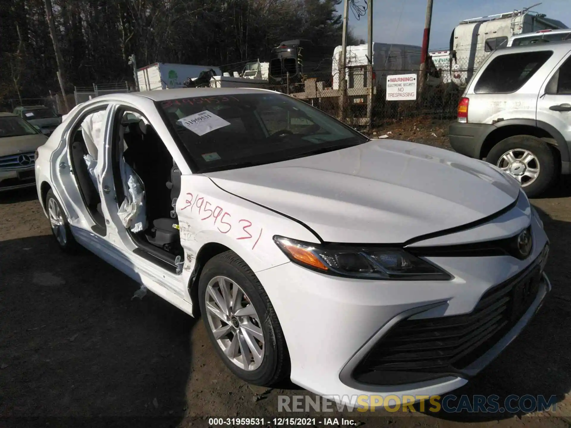 1 Photograph of a damaged car 4T1R11AK4MU585105 TOYOTA CAMRY 2021