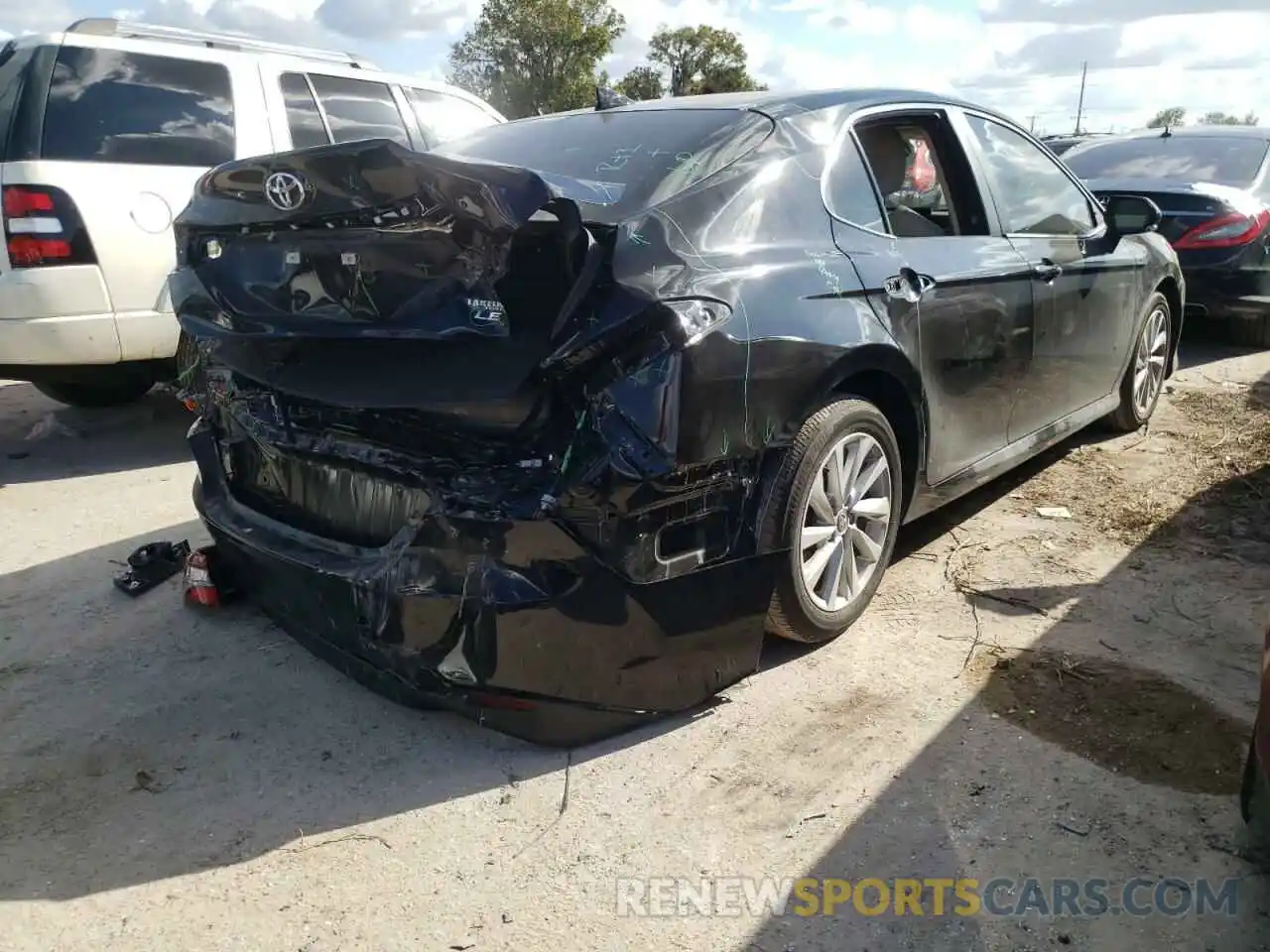 4 Photograph of a damaged car 4T1R11AK4MU608494 TOYOTA CAMRY 2021