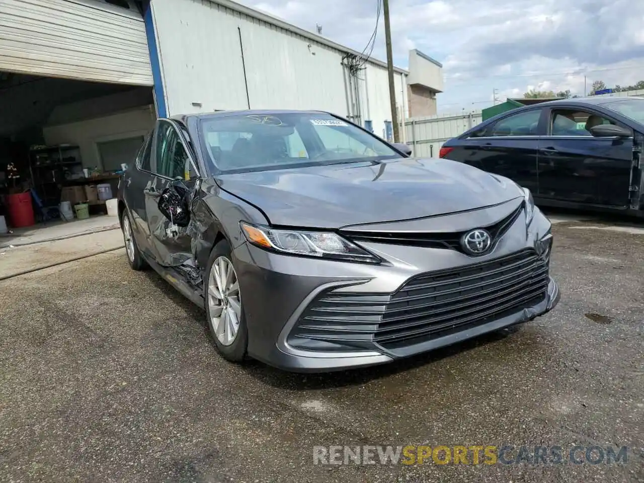 1 Photograph of a damaged car 4T1R11AK5MU571830 TOYOTA CAMRY 2021