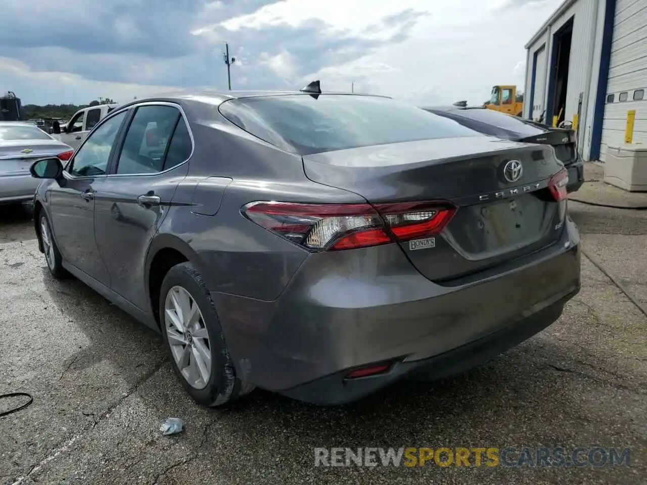 3 Photograph of a damaged car 4T1R11AK5MU571830 TOYOTA CAMRY 2021