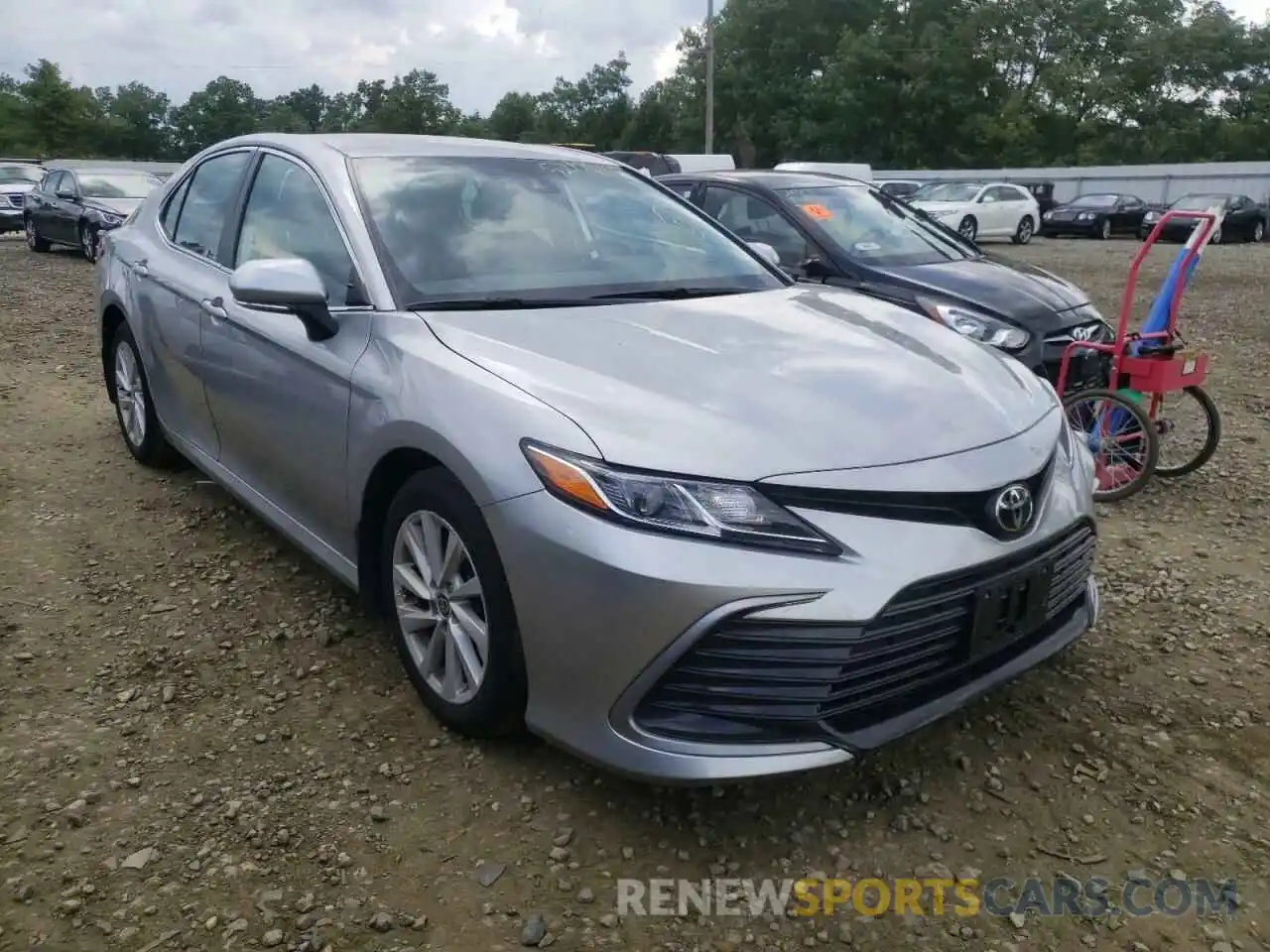 1 Photograph of a damaged car 4T1R11AK5MU613526 TOYOTA CAMRY 2021