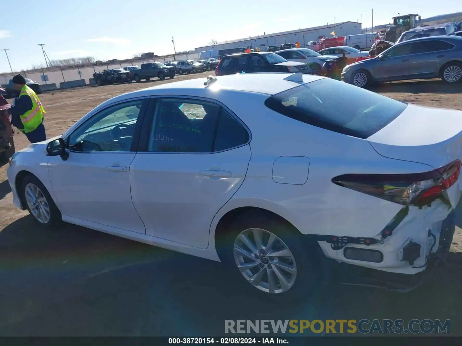 14 Photograph of a damaged car 4T1R11AK6MU426263 TOYOTA CAMRY 2021