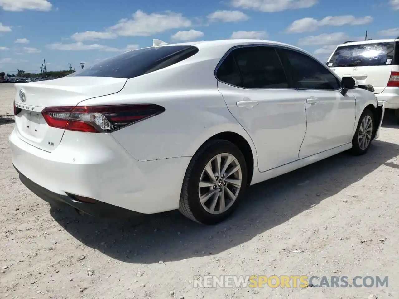 4 Photograph of a damaged car 4T1R11AK6MU522460 TOYOTA CAMRY 2021