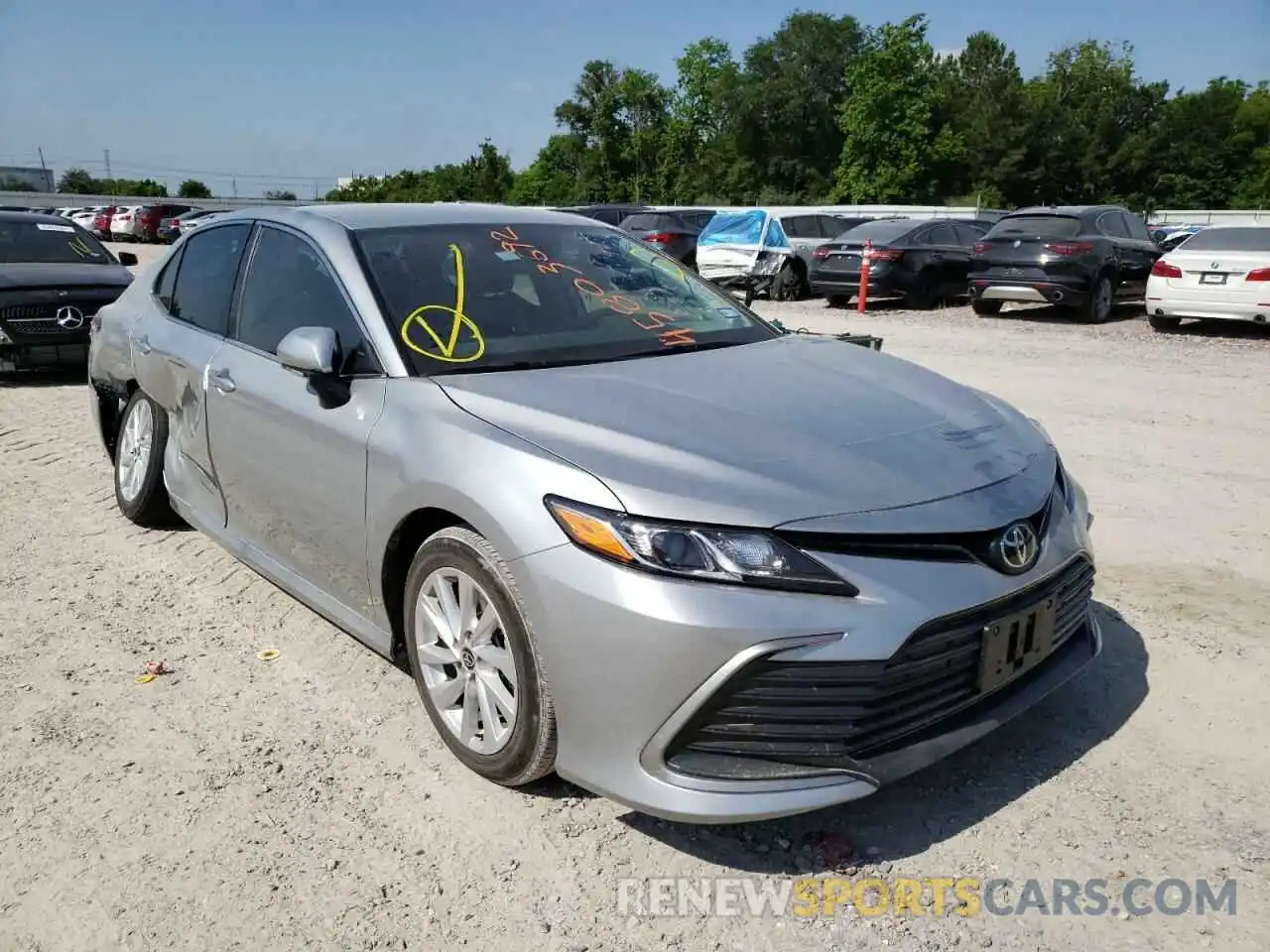 1 Photograph of a damaged car 4T1R11AK8MU472970 TOYOTA CAMRY 2021