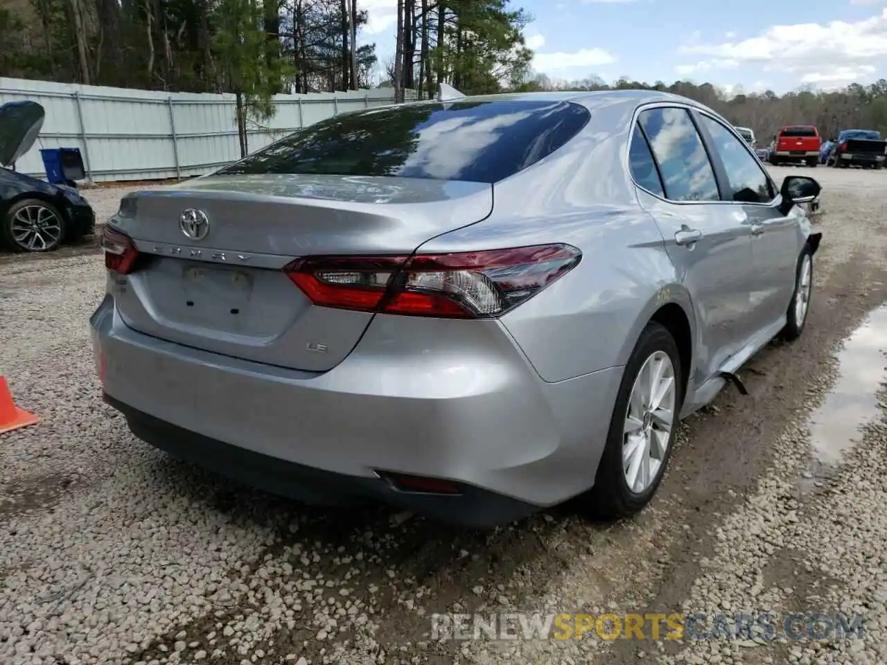 4 Photograph of a damaged car 4T1R11AK9MU575475 TOYOTA CAMRY 2021