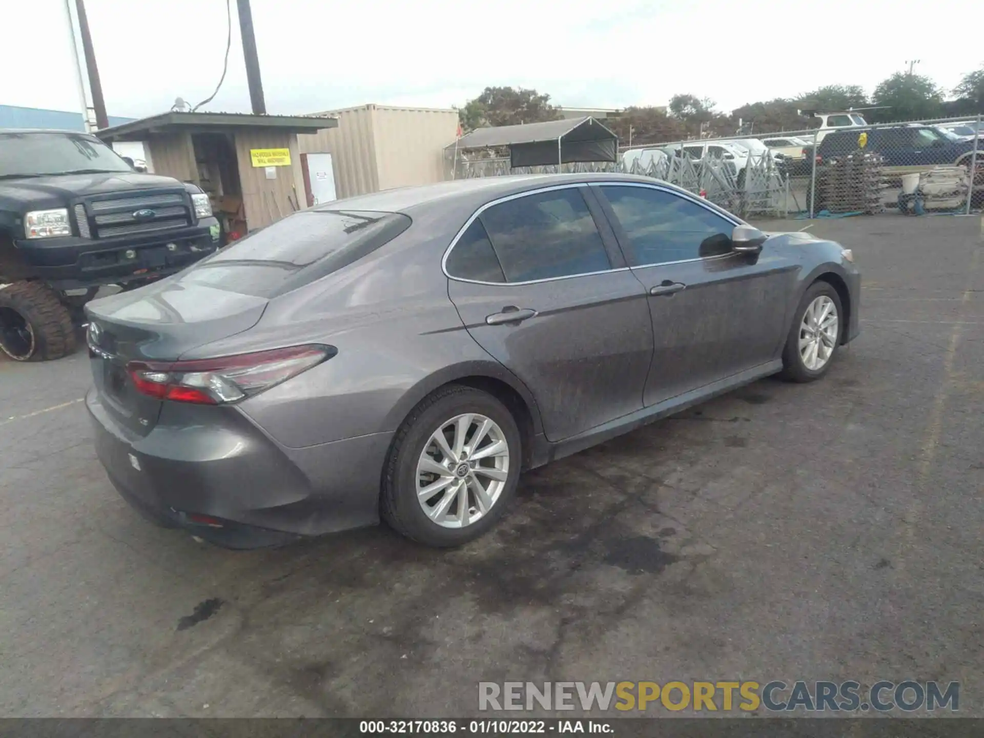 4 Photograph of a damaged car 4T1R11AKXMU564470 TOYOTA CAMRY 2021