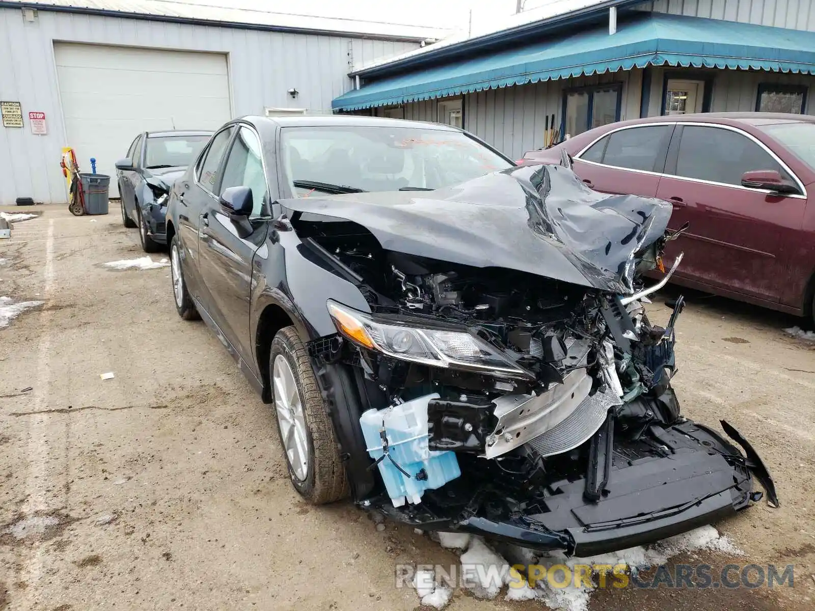 1 Фотография поврежденного автомобиля 4T1R11BK4MU022585 TOYOTA CAMRY 2021