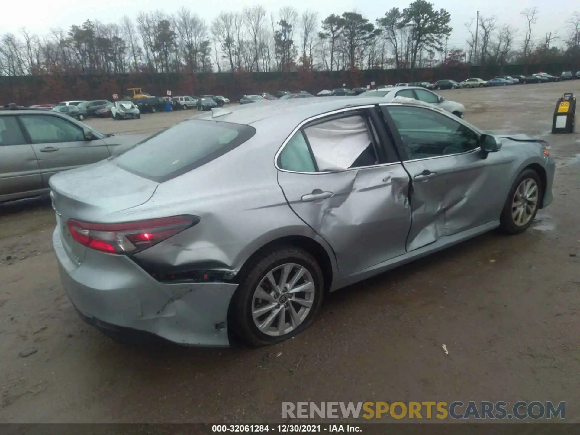 4 Photograph of a damaged car 4T1R11BK9MU035591 TOYOTA CAMRY 2021