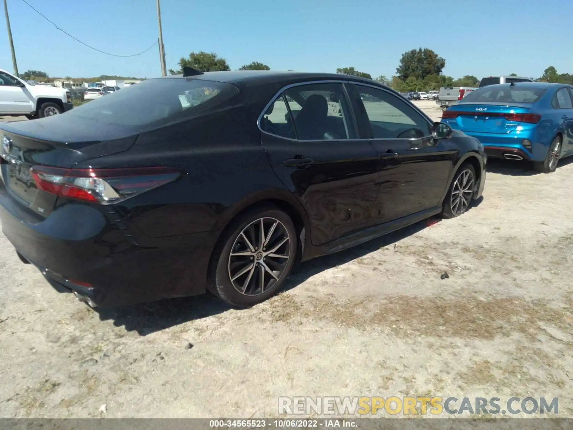 4 Photograph of a damaged car 4T1S11AK5MU472510 TOYOTA CAMRY 2021